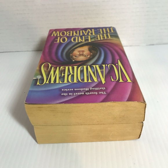 Two VC‎ Andrews Hudson Family Series Paperback Books - Picture 6 of 6